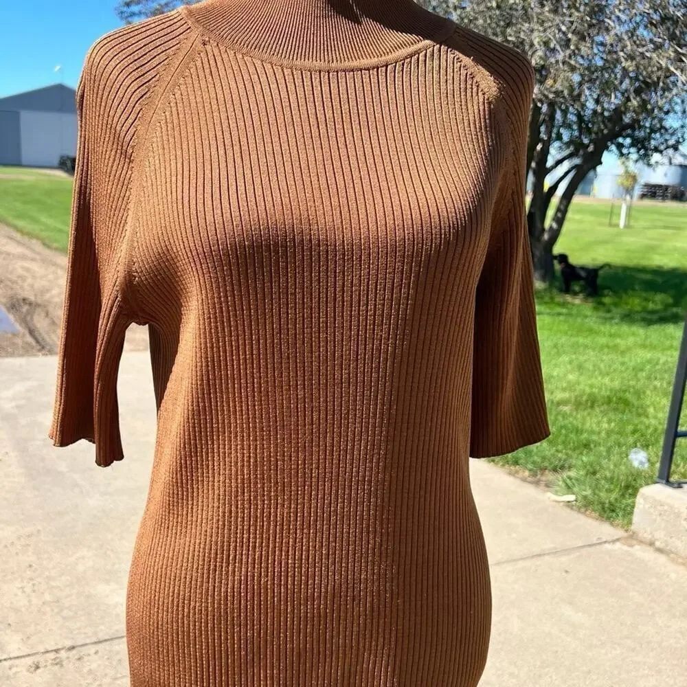 Tahari women’s size M, elbow length sleeve ribbed knit sweater